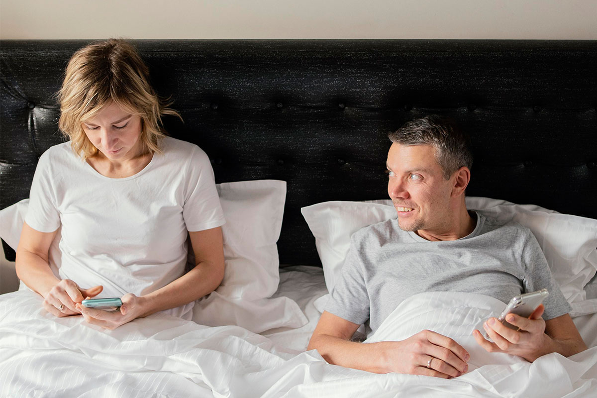 couple bed using mobiles couple bed using mobiles
